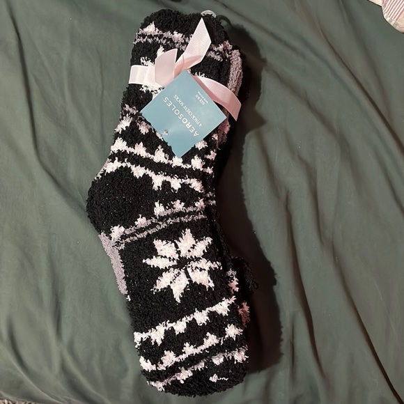 4PC FLUFFY SOCKS!! - Picture 1 of 4
